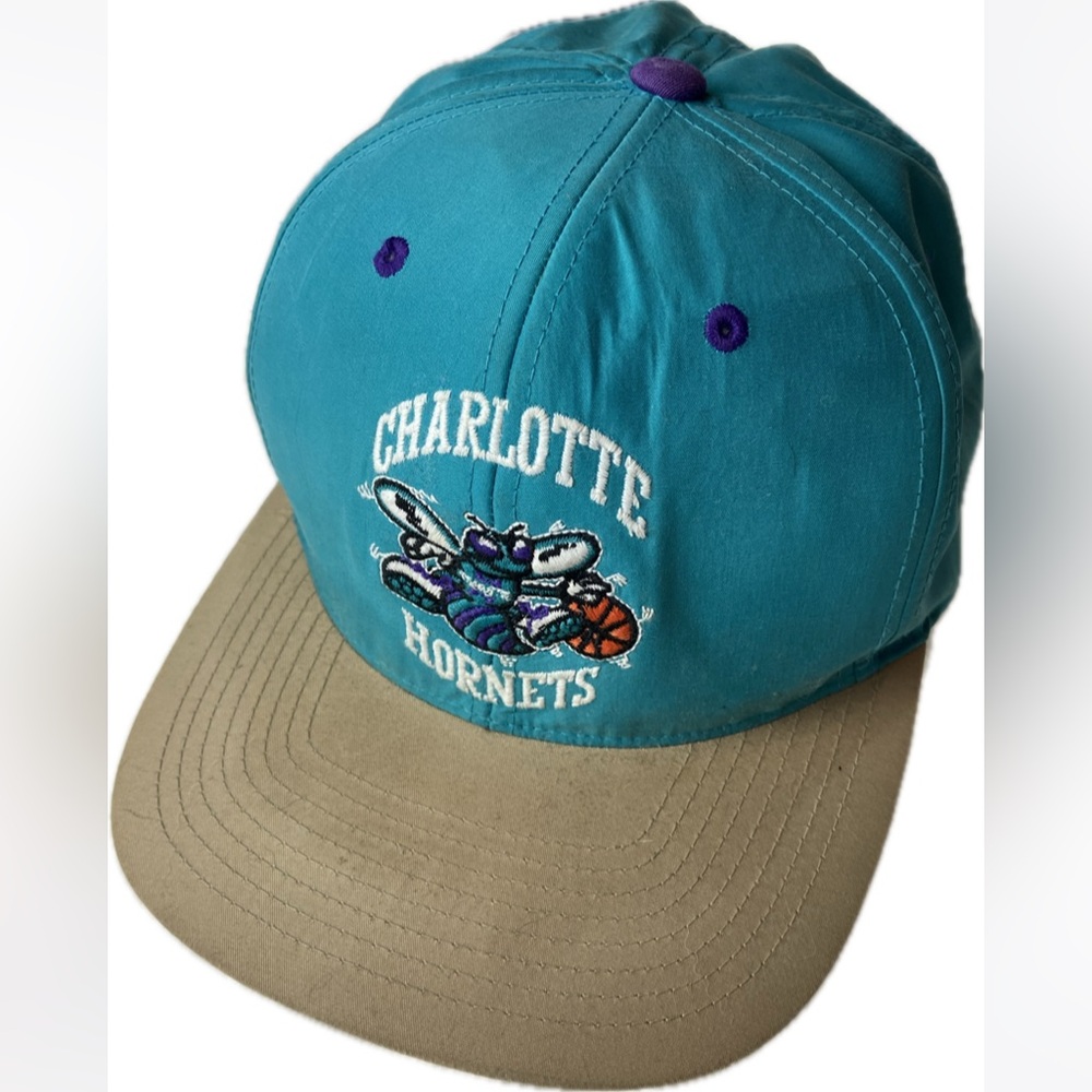 Mitchell & Ness Hardwood Classics Charlotte Hornets ball cap leather adjustable